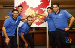 Varios de los entrenadores que imparten fútbol en China.