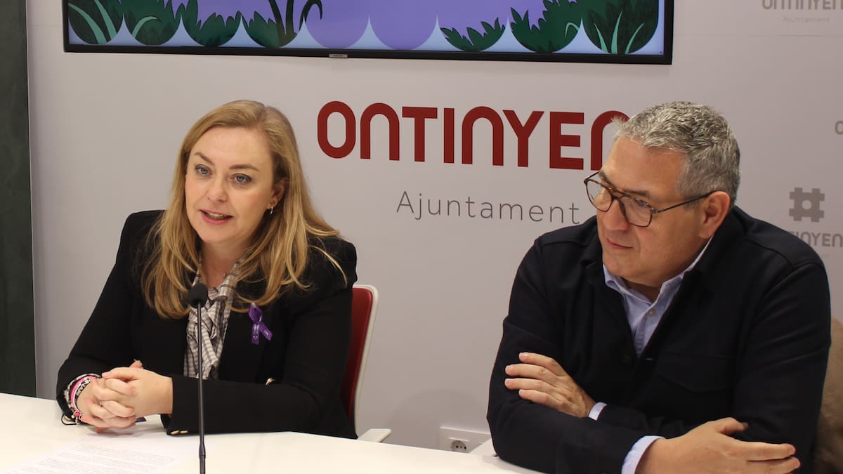 El valencià suma protagonismo en el comercio local con los primeros premios en Ontinyent