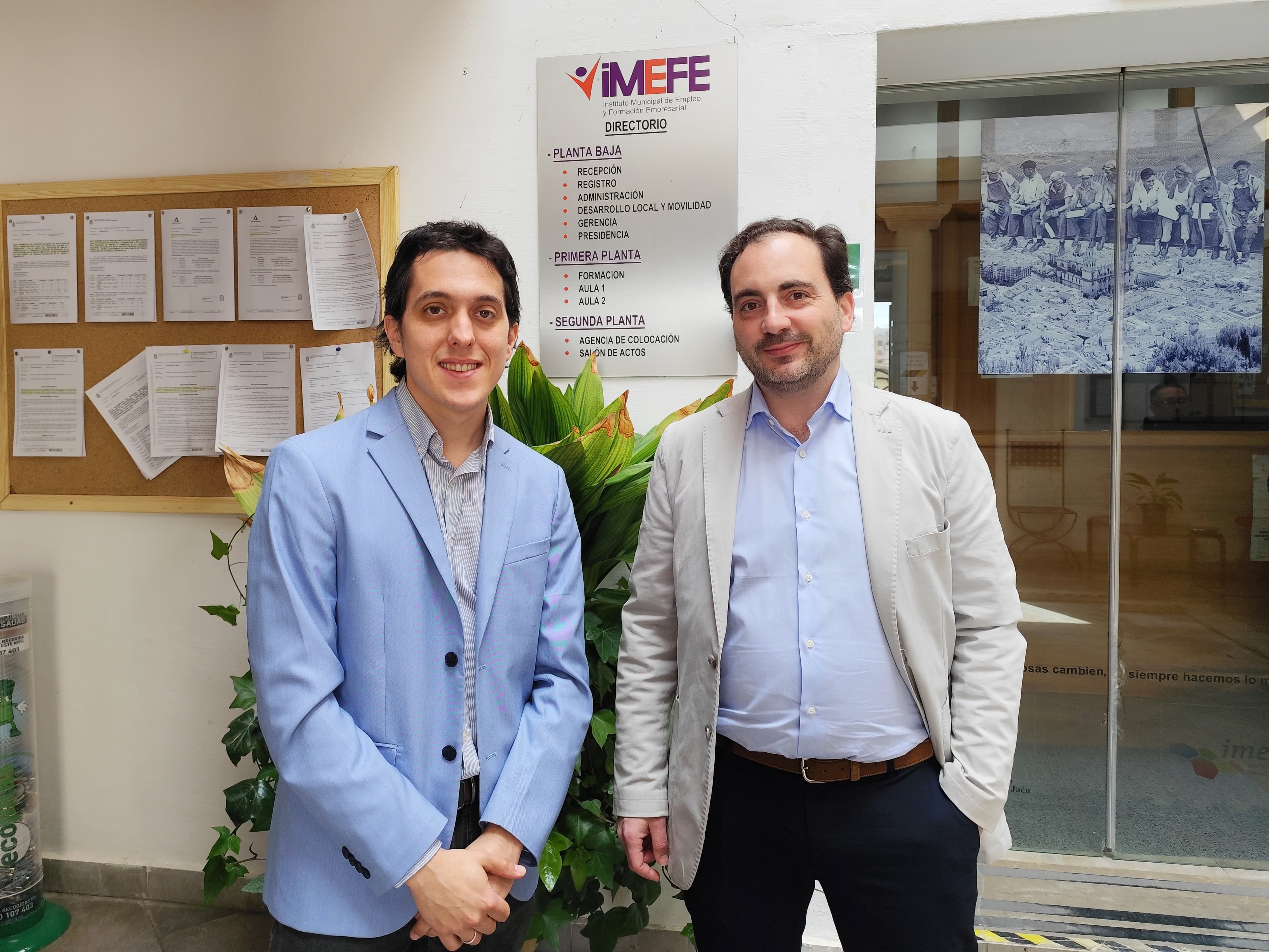 De izqda a dcha, el concejal de Imefe, Luis García; y el gerente de Imefe, José María Mesbailer.