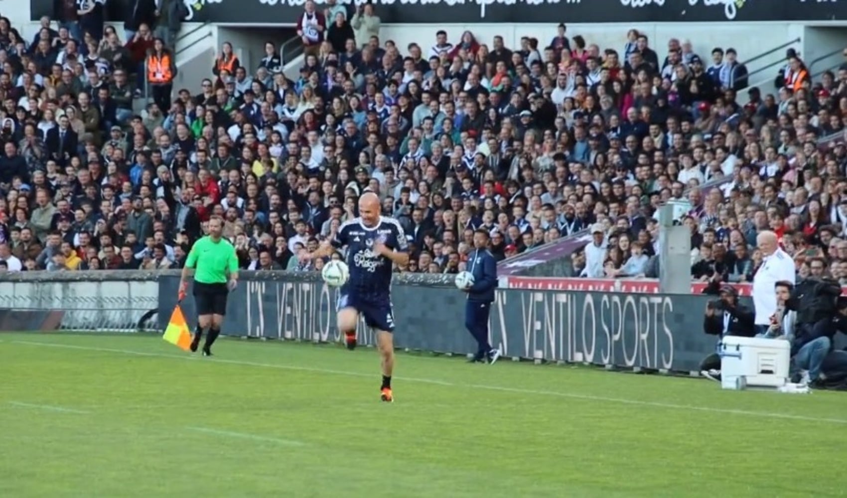 La espectacular jugada de Zinedine Zidane en su partido con las leyendas del Girondins de Burdeos