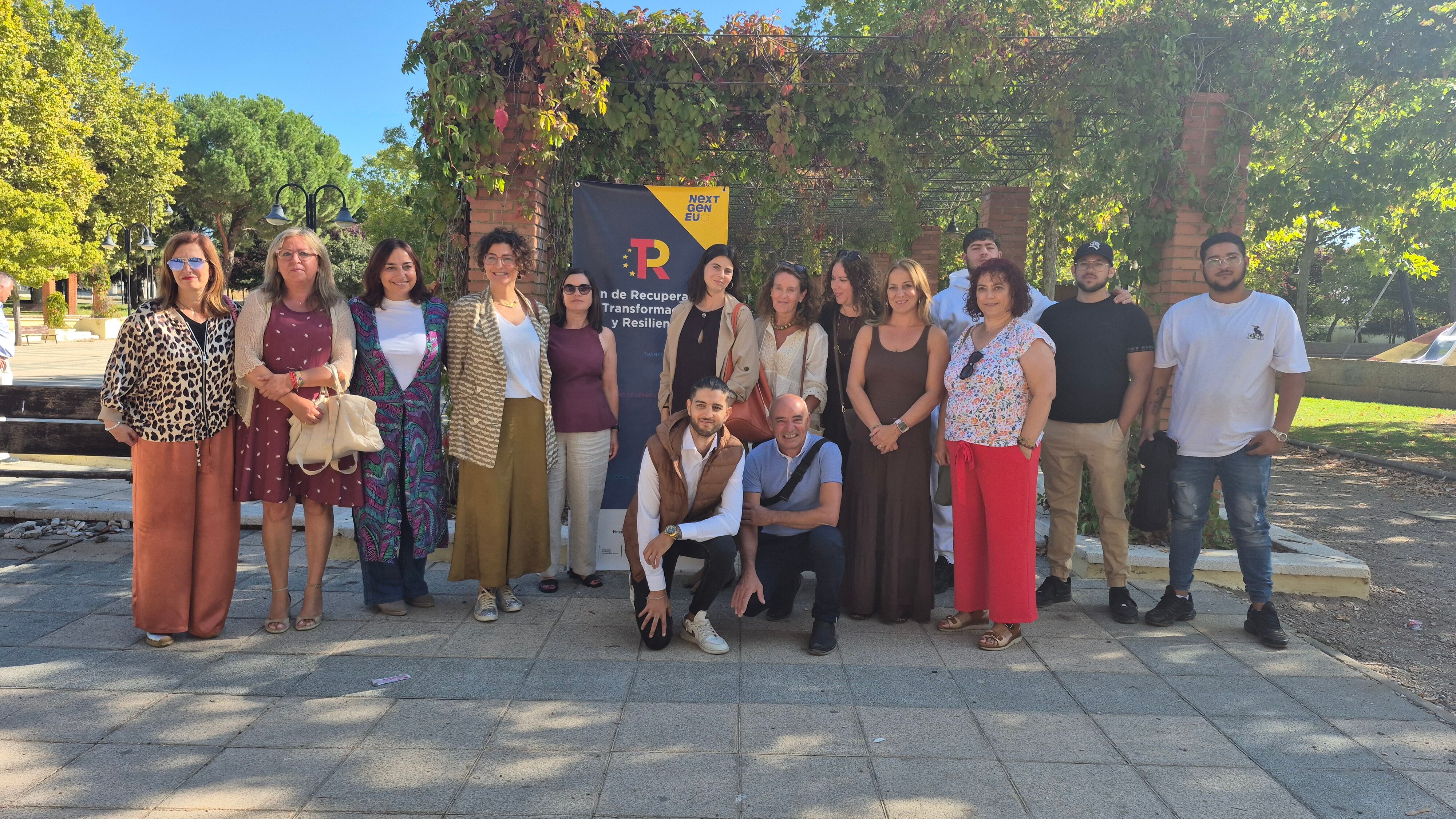 Un taller de formación y empleo promovido por la Fundación Secretariado Gitano realiza mejoras en La Carcavilla y el Espacio Joven