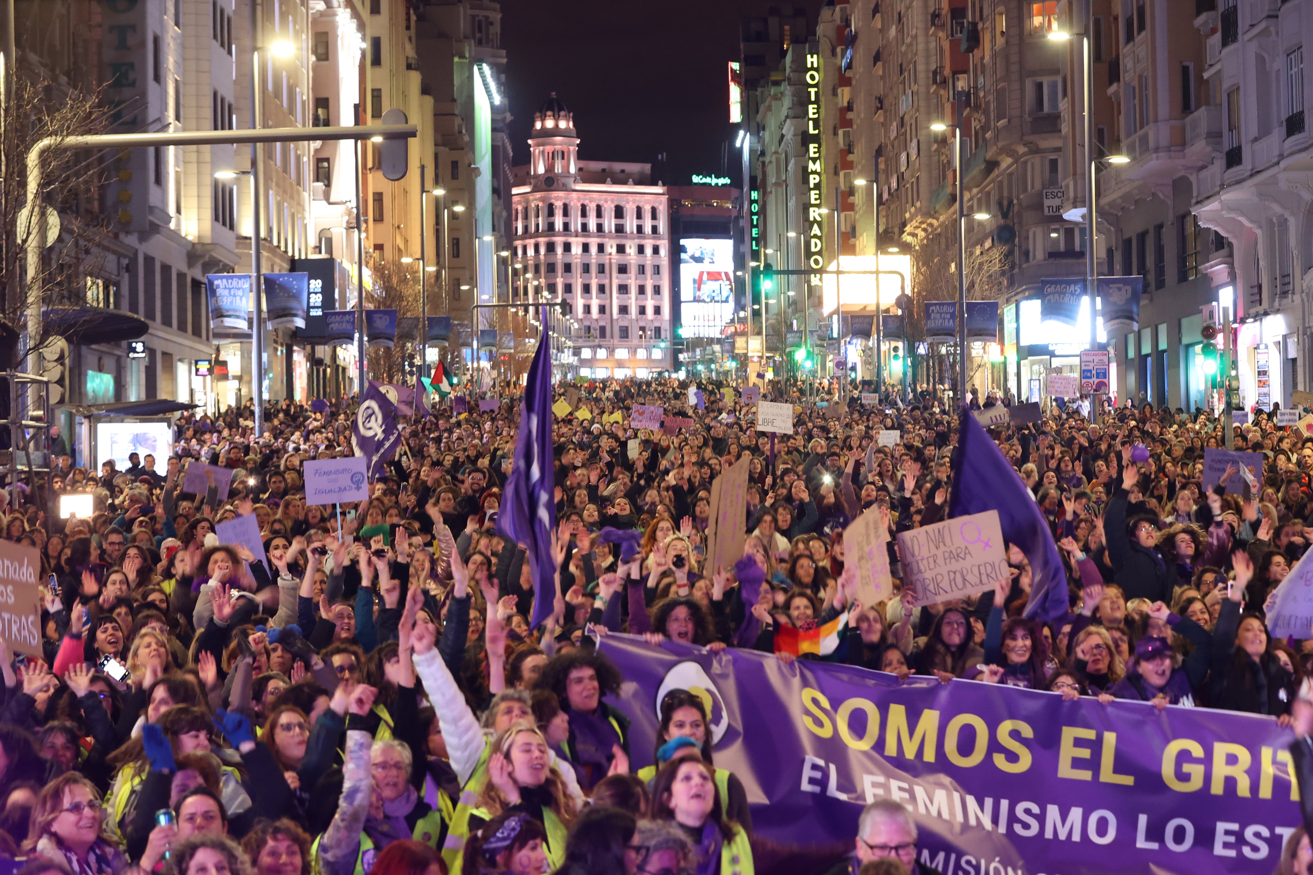 Un momento de la manifestación en Madrid con motivo del &quot;Día Internacional de la Mujer&quot;