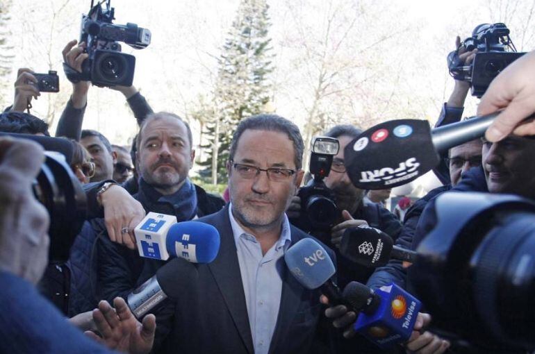 Agapito Iglesias entrando en la Ciudad de la Justicia