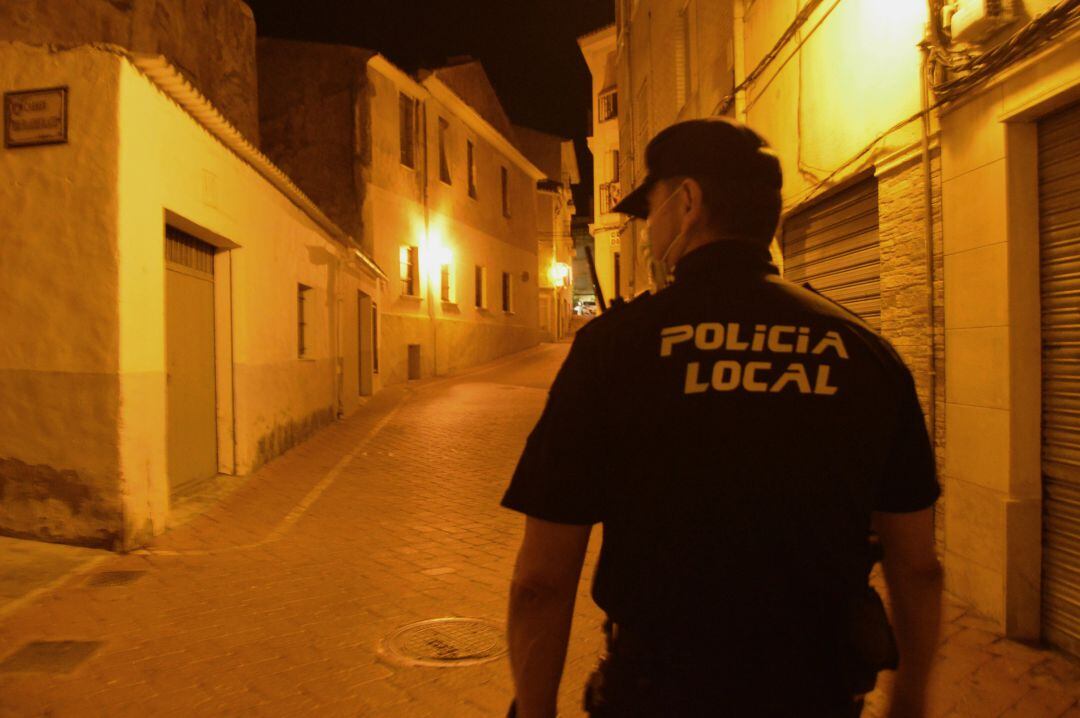 Vigilancia nocturna de la Policía Local de Petrer 