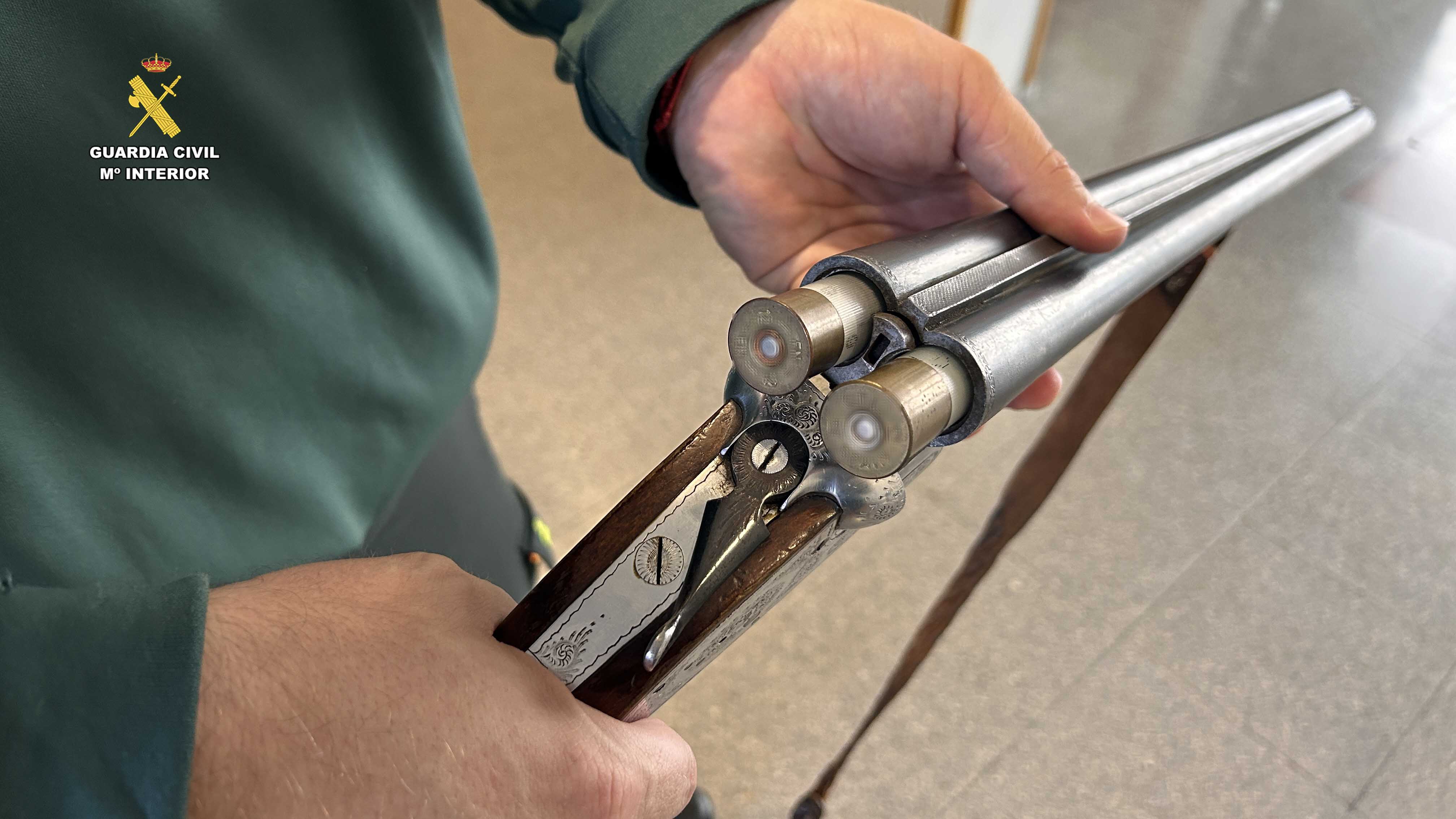 El Seprona sorprende a un ganadero al acecho de lobos en Mansilla de La Sierra