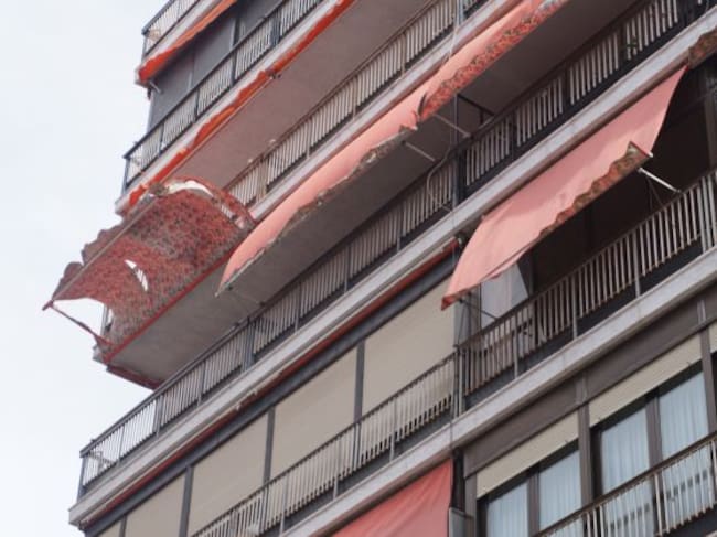Toldos en un edificio de la Avenida Chapí de Elda