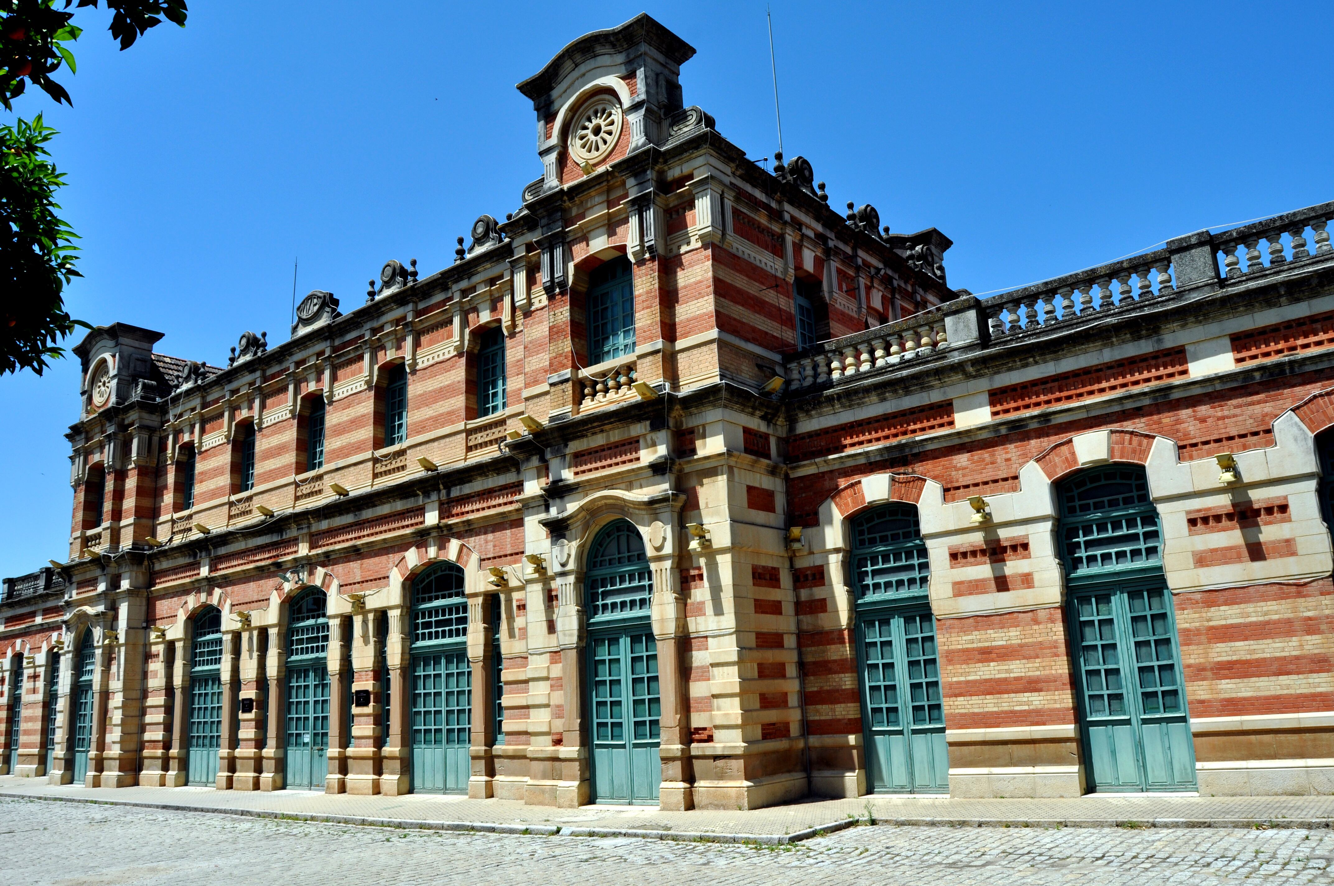 Estación de Madrid de Linares, dependencias de Bienestar Social.