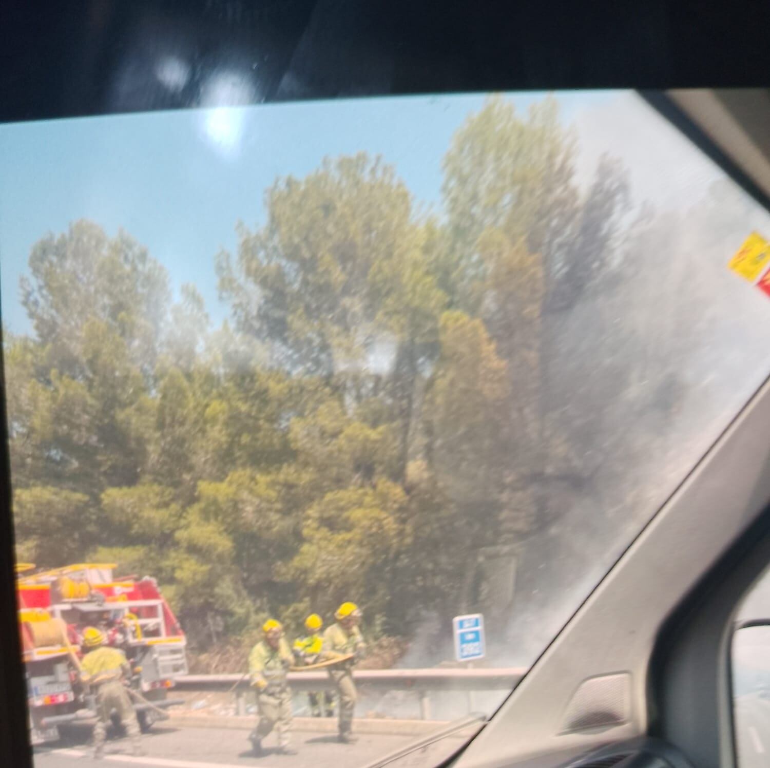 Incendio en la A7 a la altura del port de Càrcer. Fuente: VOST Comunitat Valenciana.