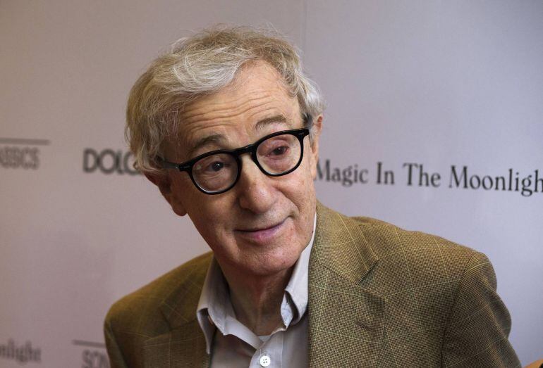 Director Woody Allen arrives for the premiere of his film &quot;Magic in the Moonlight&quot; in New York, in this file photo taken July 17, 2014. Amazon.com Inc said it signed Allen to write and direct a new TV series for its video streaming service. The company sa