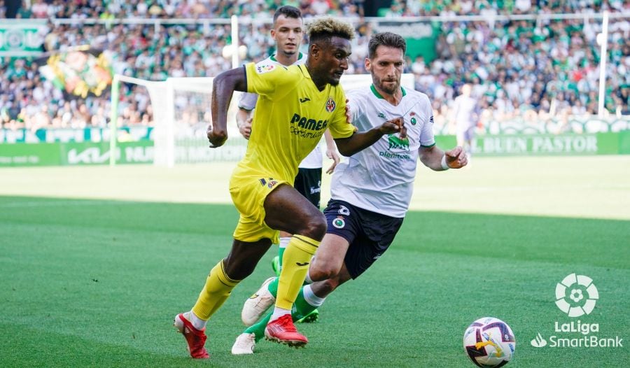 Fausto Tienza, en una de las acciones del partido contra el Villarreal