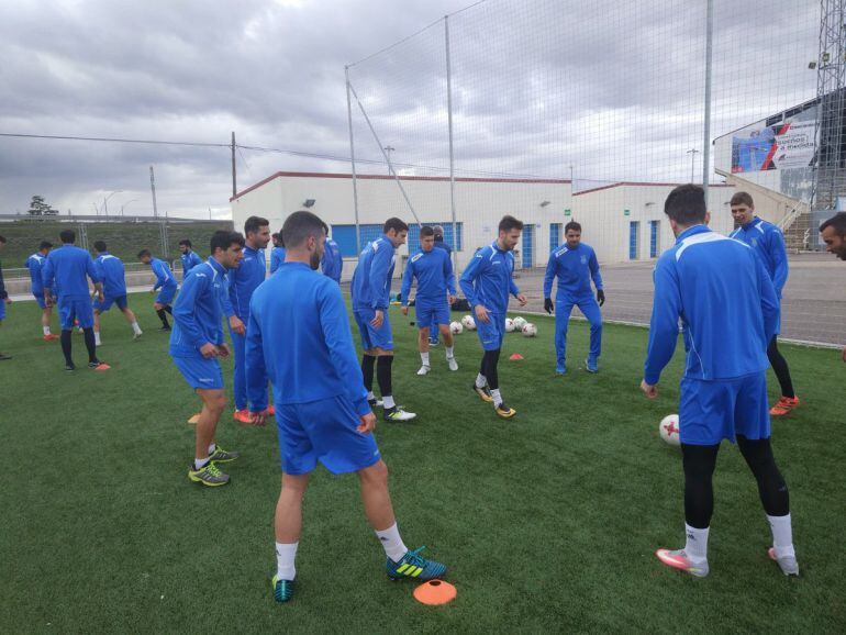 Los jugadores blanquiazules durante una de las sesiones trabajo de la semana.