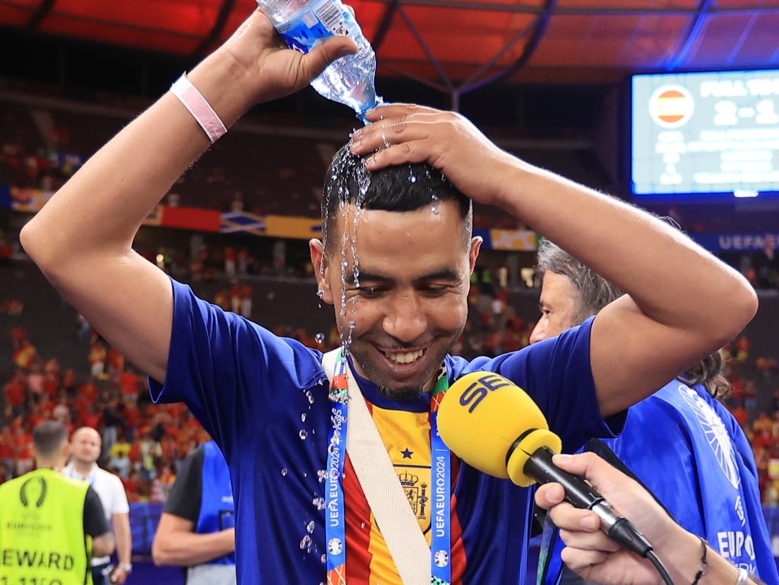 Mounir Nasraoui, padre de Lamine Yamal, celebrando la victoria de España en la Eurocopa, en Berlín, el pasado 14 de julio.