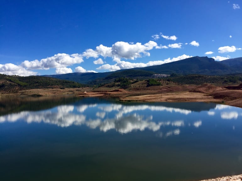 Este verano podría ser una realidad el utilizar para riego agrícola, el agua que ya se almacena en el embalse de la presa de Siles, gracias al compromiso alcanzado por UPA-Jaén