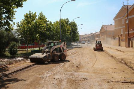 Trabajos de limpieza en uno de los barrios de Toledo