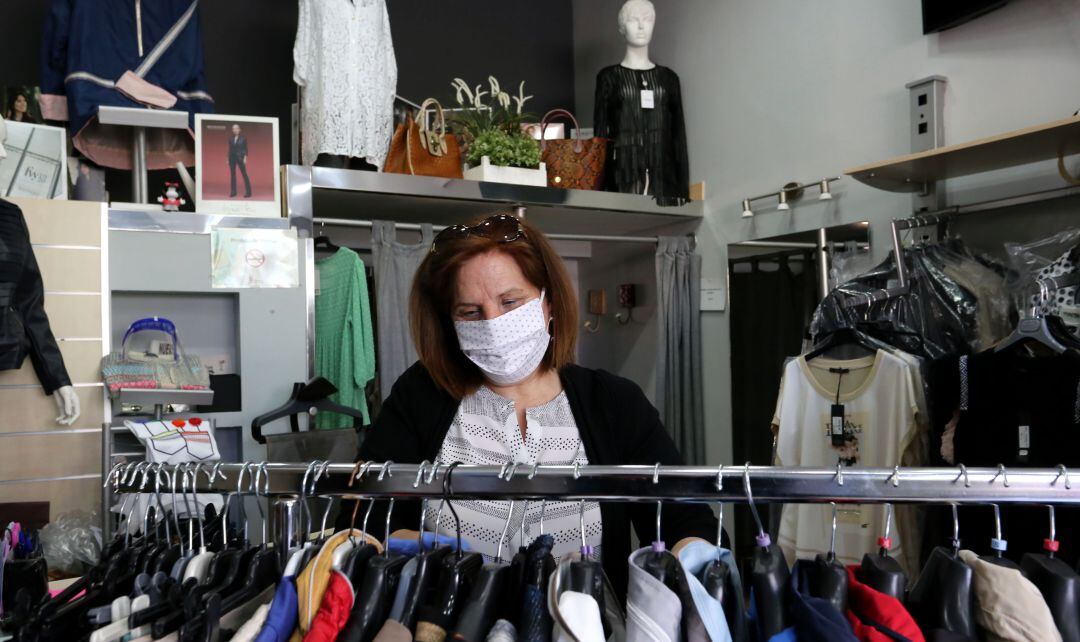 Reapertura de un pequeño comercio en Valladolid