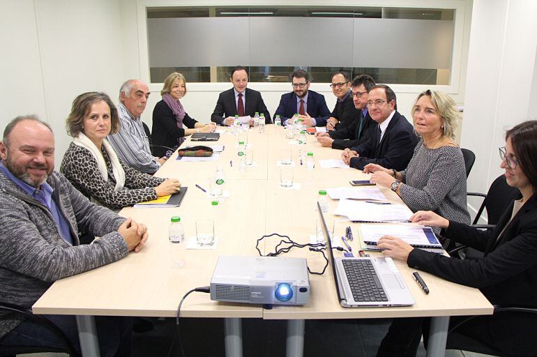 Reunió de la taula de formació en el treball que agrupa l&#039;administració, la patronal i els sindicats.