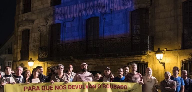 Acto ante la Casa Cornide