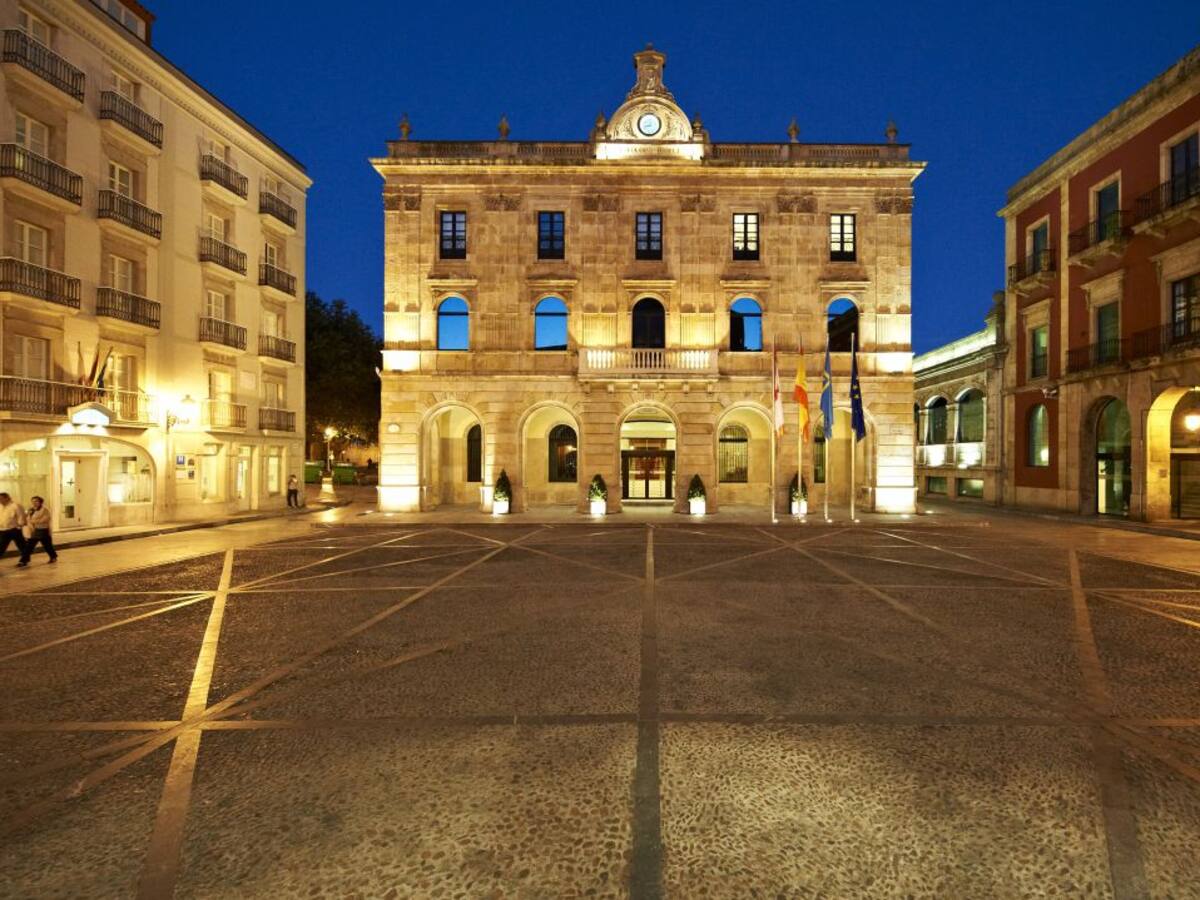 El Ayuntamiento de Gijón reduce el número de medallas de la ciudad