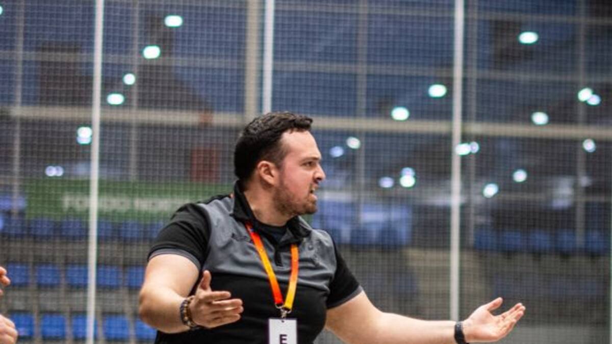 El entrenador de Ikasa, Javier Gimeno, repasa en El Banquillo, el duelo del domingo (13:30 h) ante el Tubos Aranda