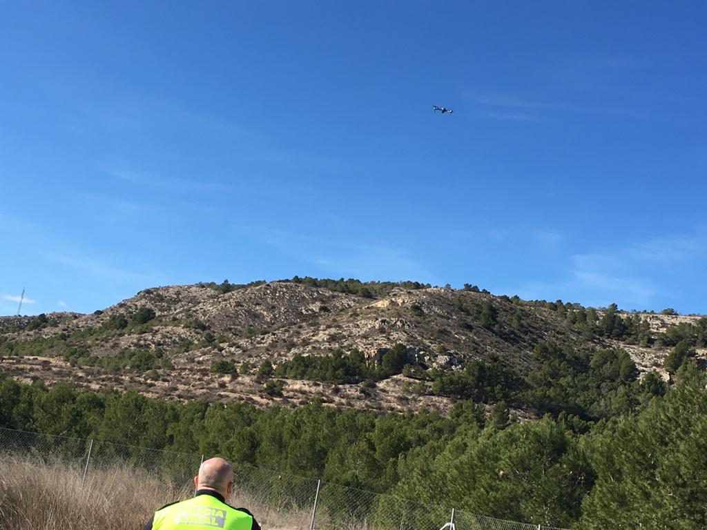 Policía Local Elda utilizando el nuevo dron en esta búsqueda