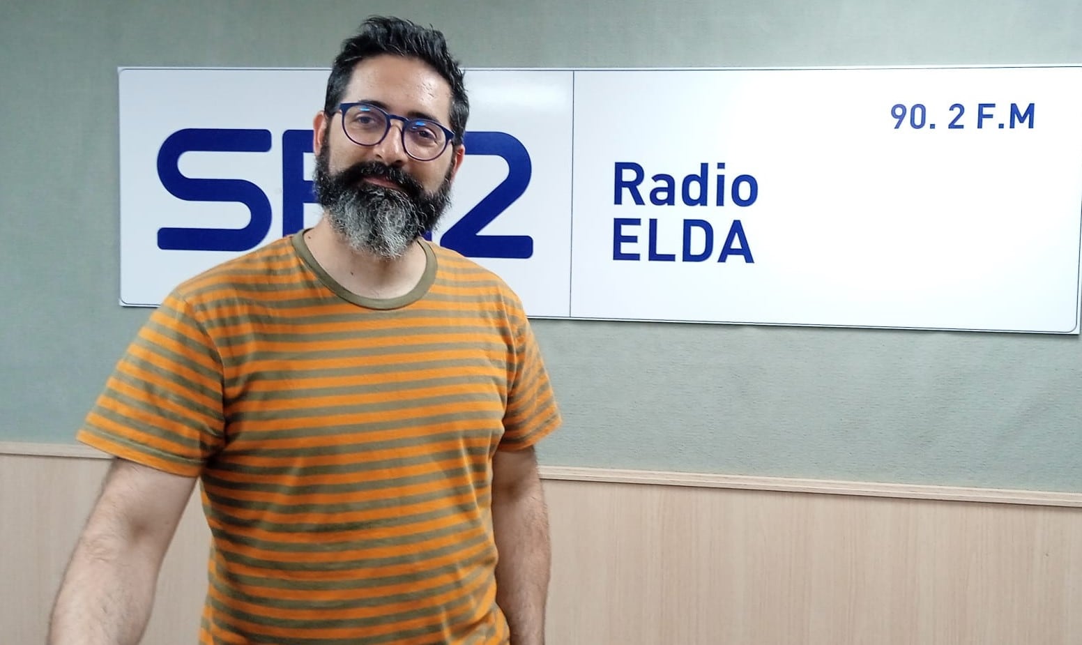 Jesús Herrera en el estudio de Radio Elda SER