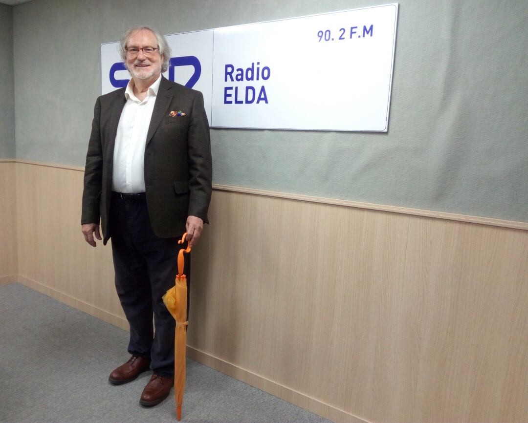 José Mateos, en el estudio de Radio Elda SER