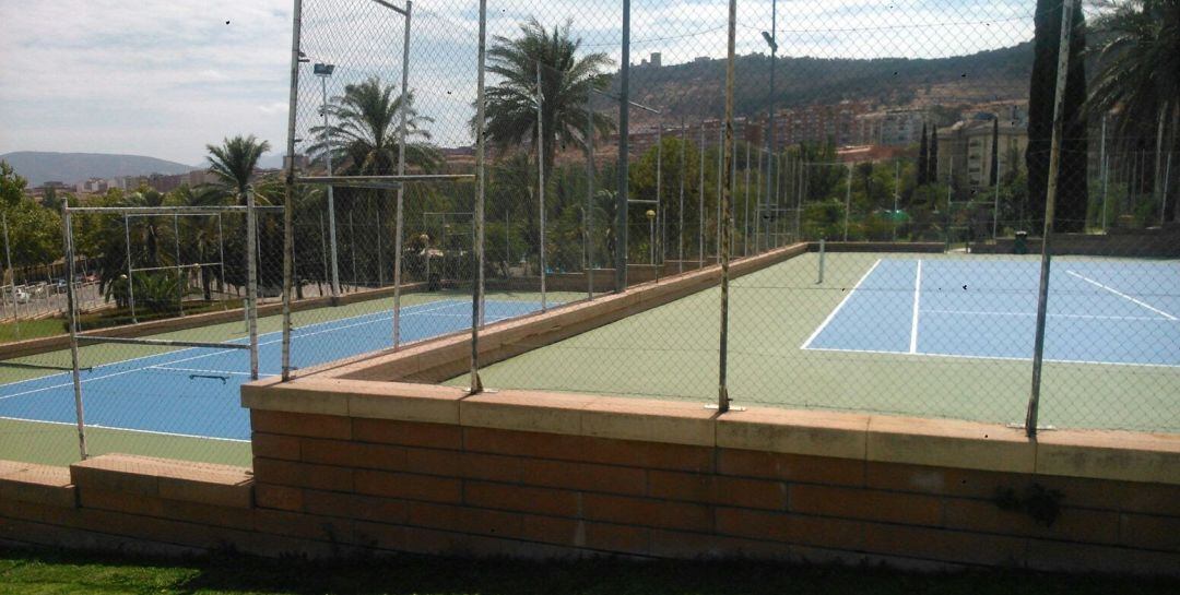 El complejo deportivo de Las Fuentezuelas es uno de los afectados por la falta de personal