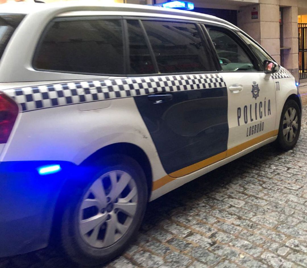 ARCHIVO. Coche de la Policía Local de Logroño.