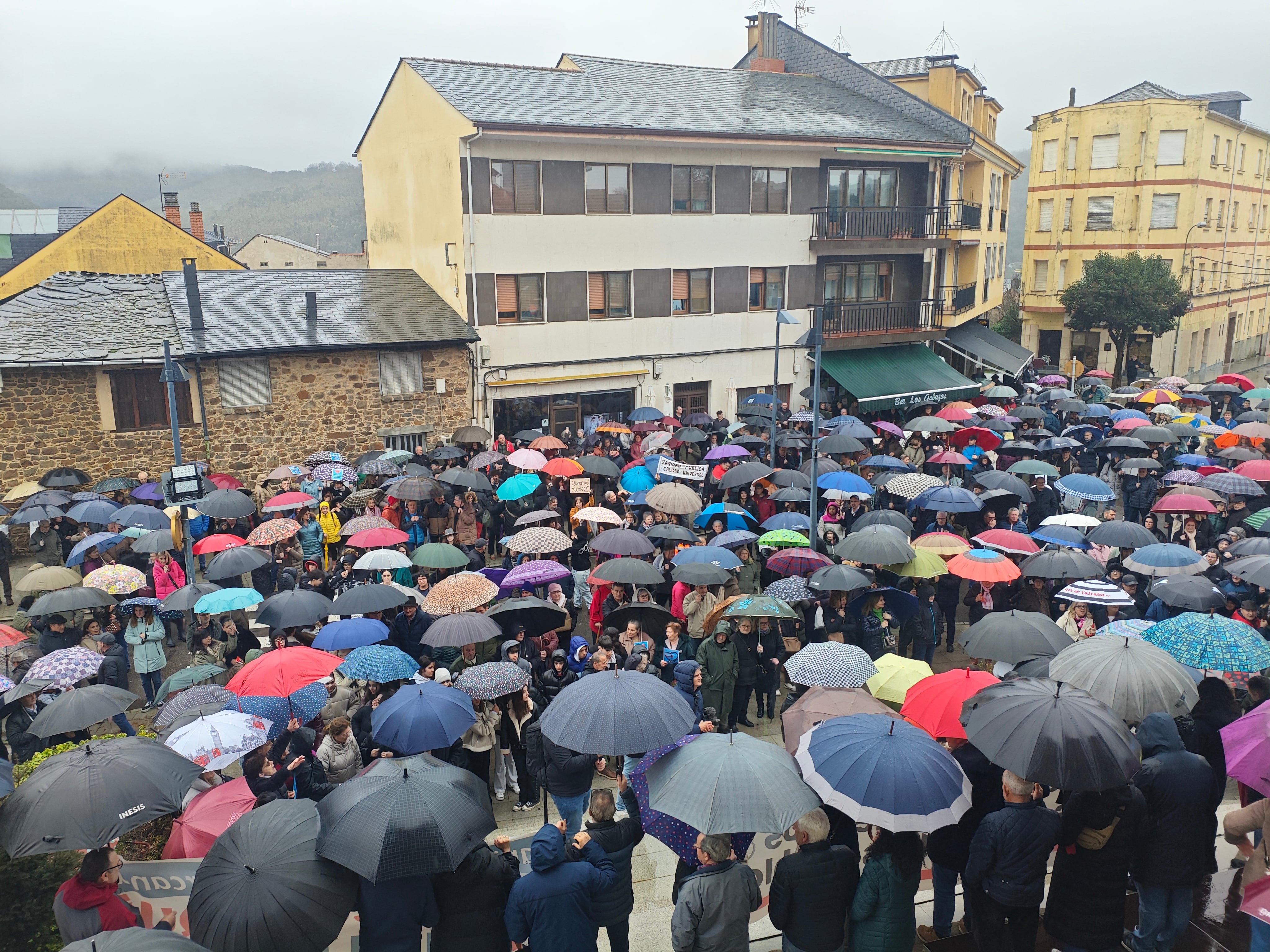 Protesta frente al Ayuntamiento de Toreno