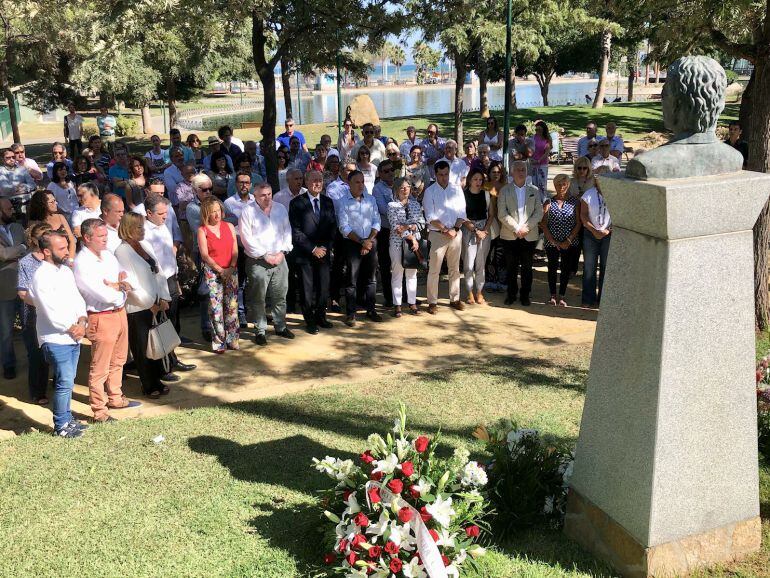 El homenaje ha tenido lugar este lunes en el parque Huelin de Málaga