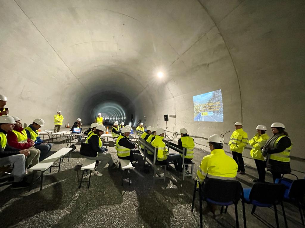 En la visita de la delegada Serrano, se ha proyectado lo que será el proyecto del nuevo túnel en el Congosto de Ventamillo