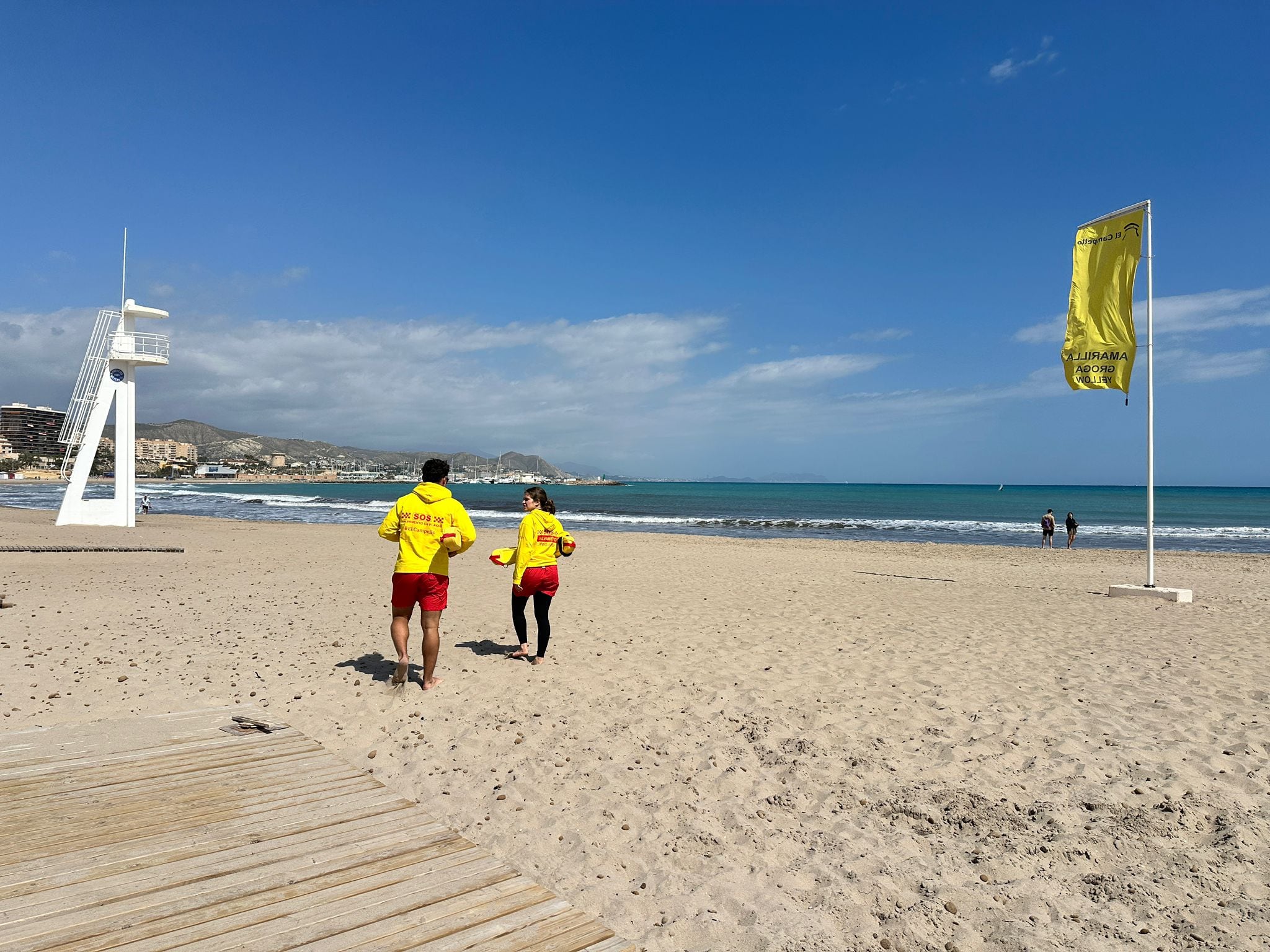 Servicio de socorrismo en las playas de El Campello durante esta Semana Santa
