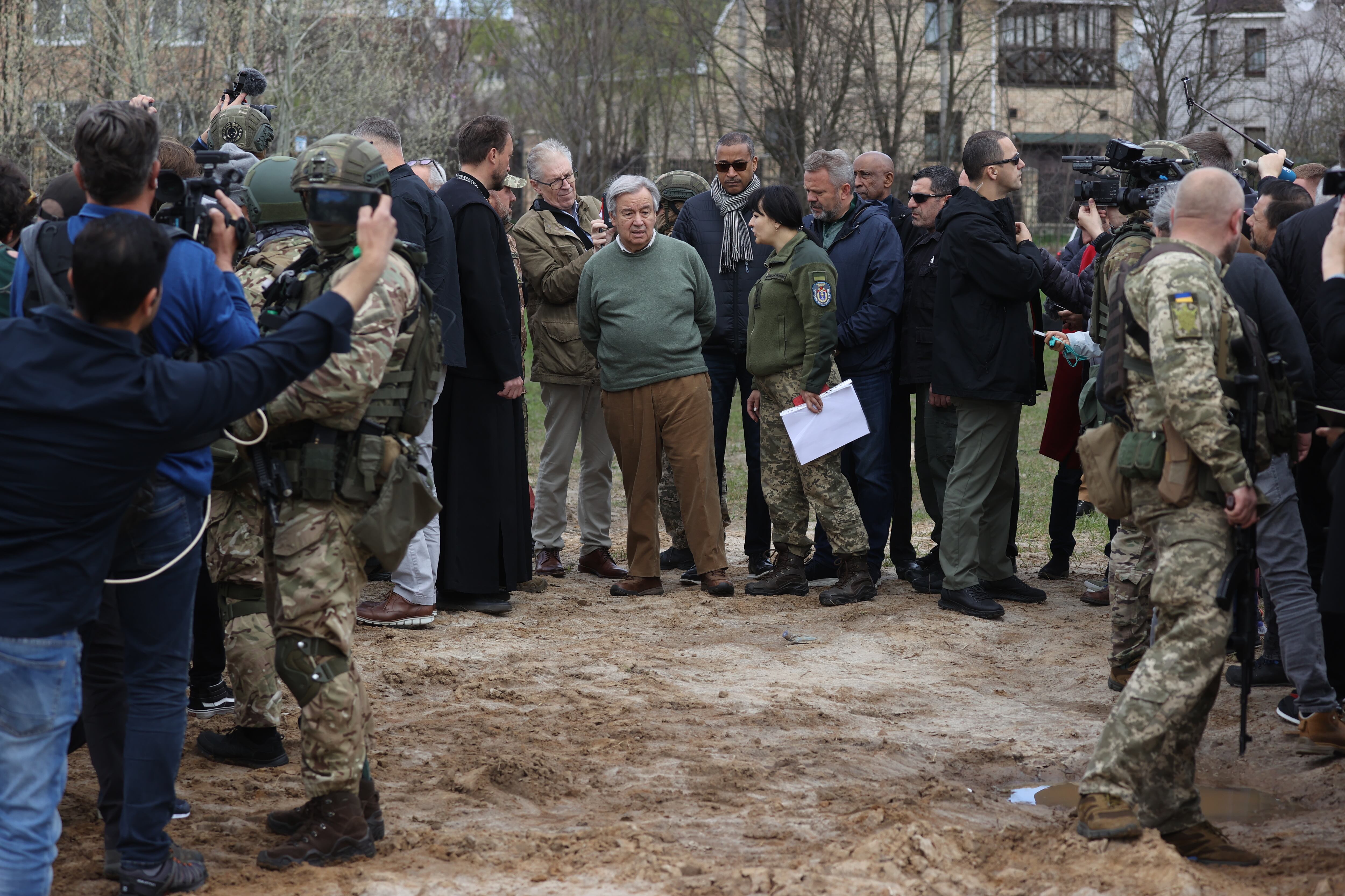 El secretario general de la ONU, António Guterres en su visita a la ciudad de Borodianka.