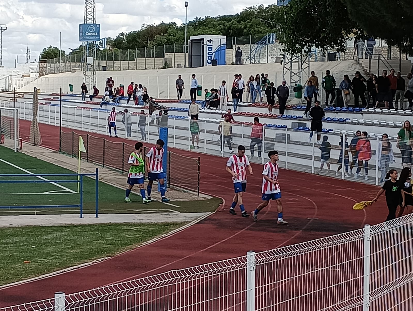 Jugadores al término del partido / Radio Morón