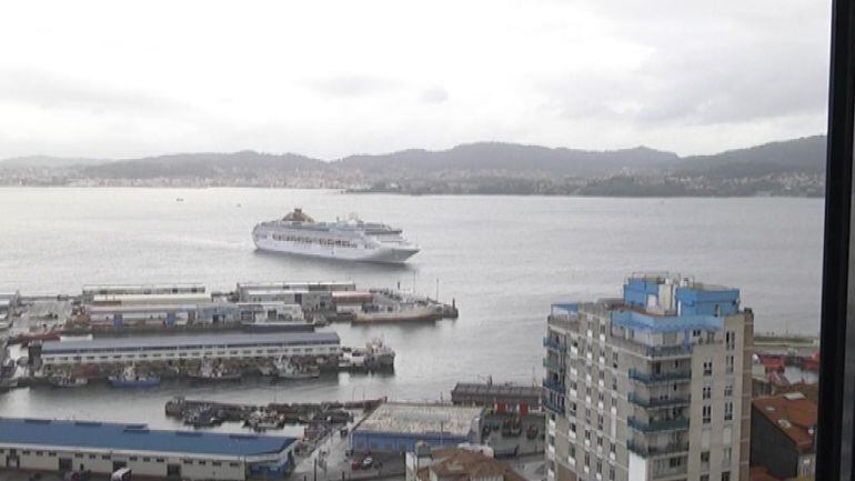 El Oceana inaugura la temporada de cruceros en Vigo