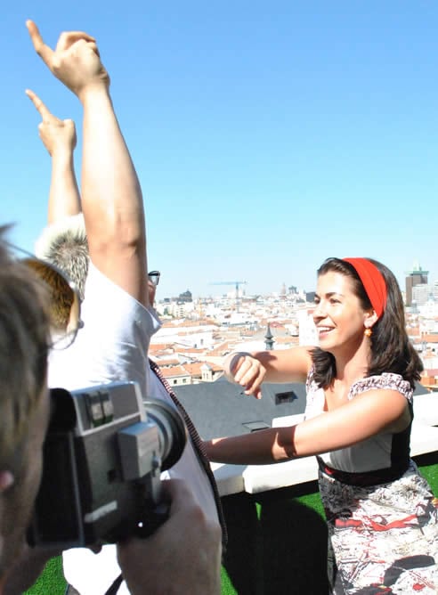 El grupo de Oregón graba en la Cadena SER el videoclip de "Tuca Tuca" con la presentadora de La Ventana del Verano