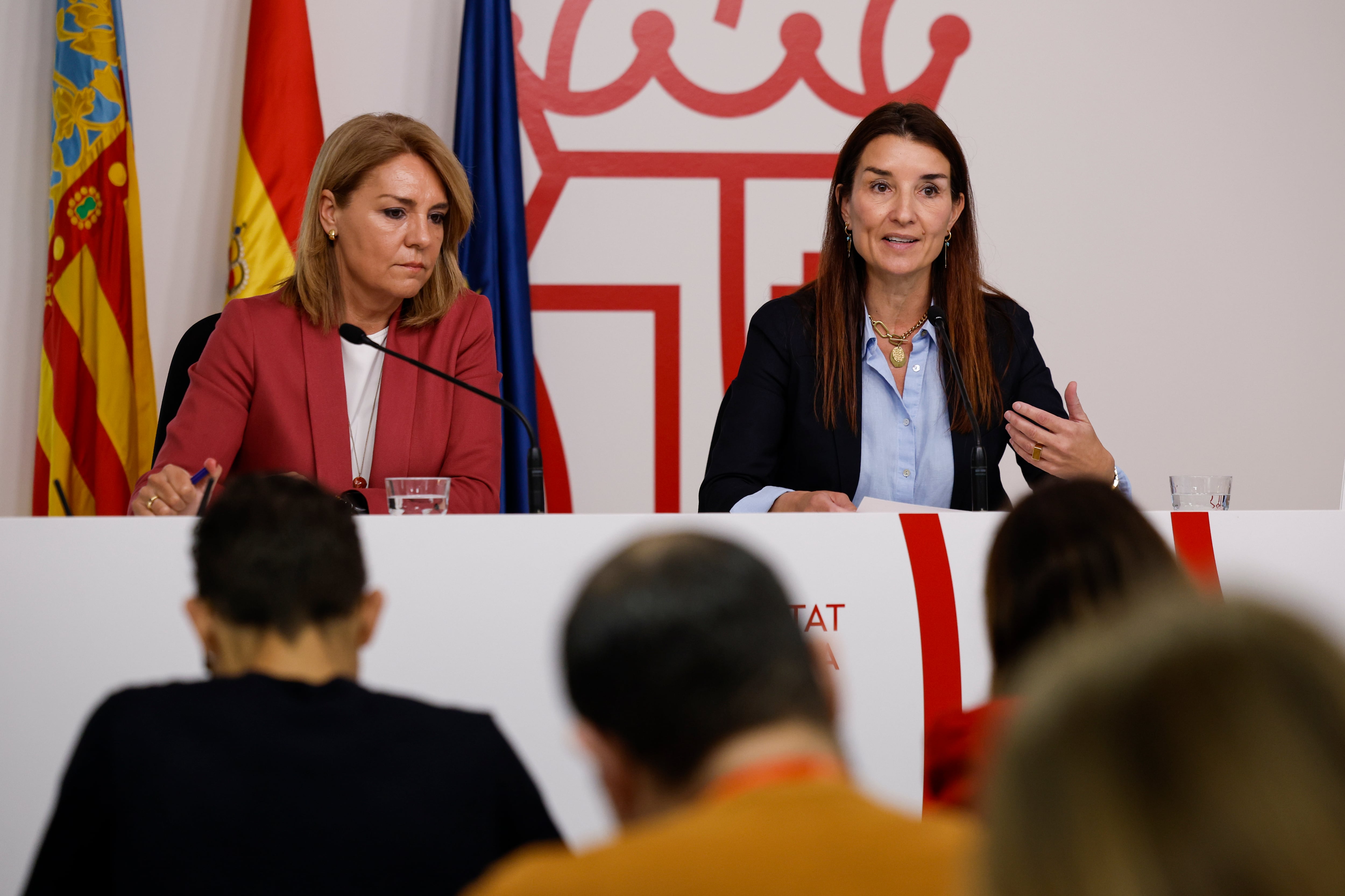 29/04/2024.- La consellera de Hacienda, Economía y Administración Pública y portavoz del Consell, Ruth Merino (d), y la vicepresidenta segunda y consellera de Servicios Sociales, Igualdad y Vivienda, Susana Camarero, durante la rueda de prensa para informar de los asuntos tratados en la reunión del Pleno del Consell