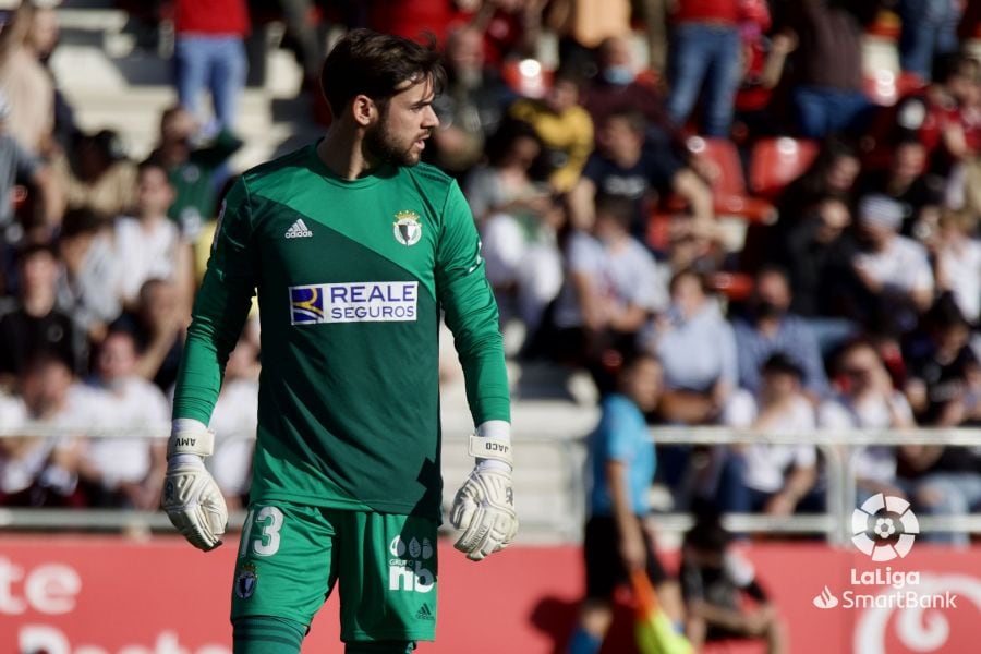 José Antonio Caro seguirá defendiendo la portería del Burgos CF durante las dos próximas temporadas. / Foto: LFP