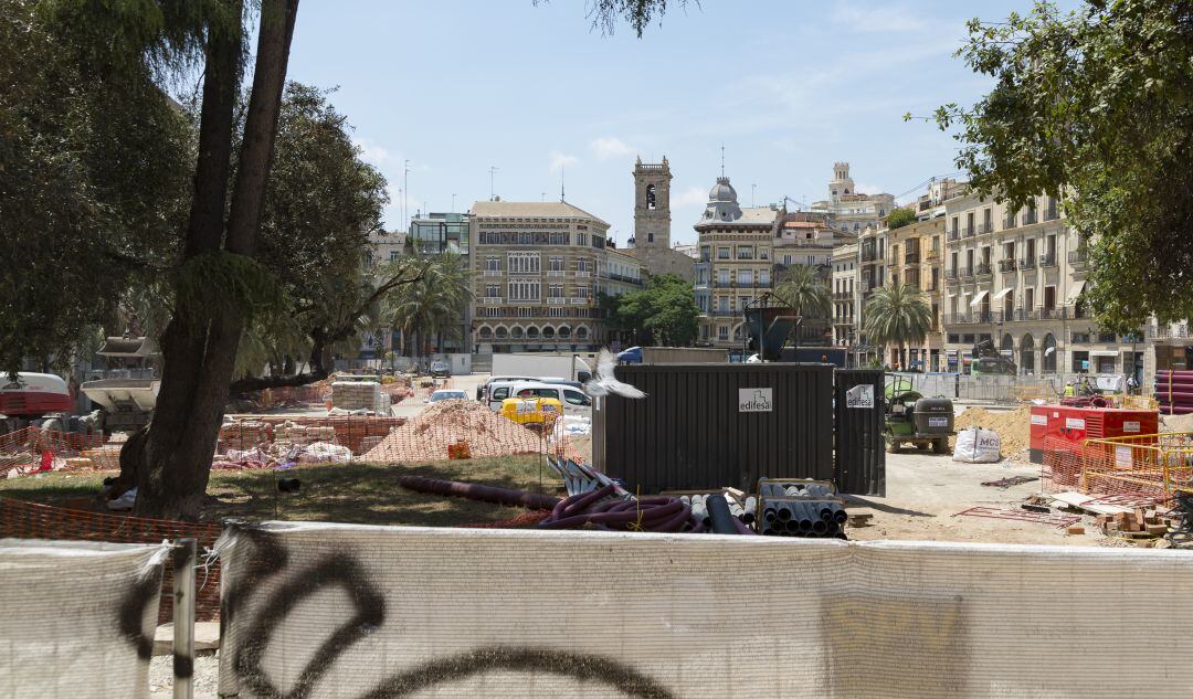 Obras en la plaza de la Reina de València. 