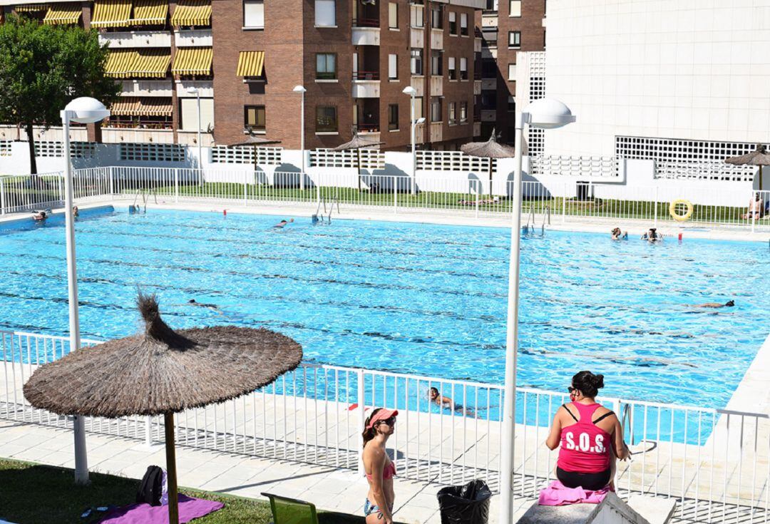 Piscina mediana del Complejo María Luisa Cabañero