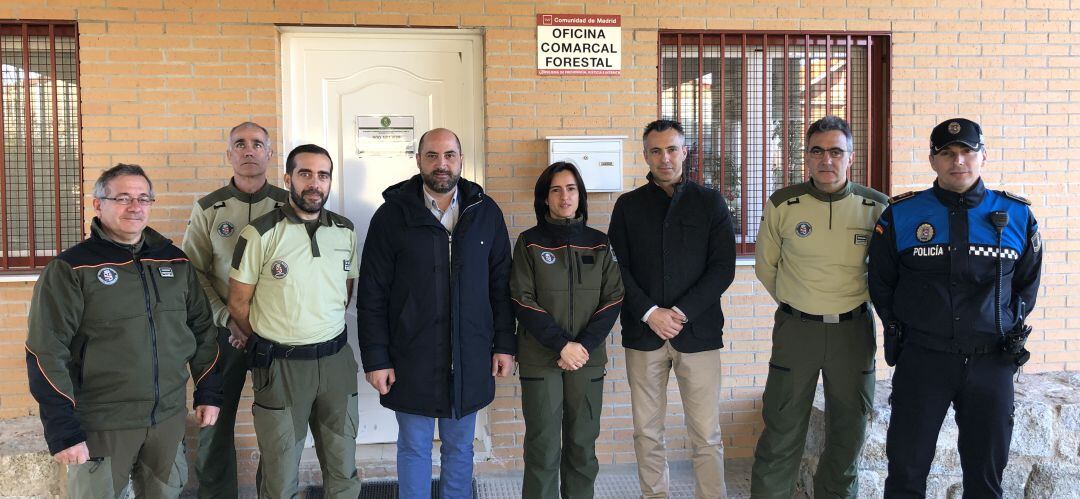 Jorge García y Carlos Novillo visitan el puesto comarcal 15 de Agentes Forestales de la Comunidad de Madrid