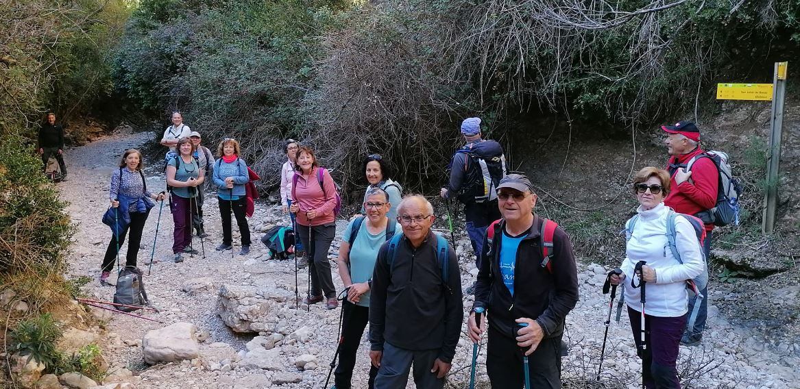 Miembros de la Asociación Oscense del Camino de Santiago, durante una caminata