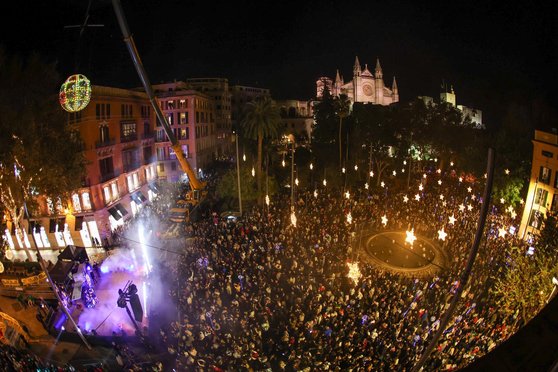 Archivo - Luces. Navidad. Recurso. Tomàs Moyà - Europa Press