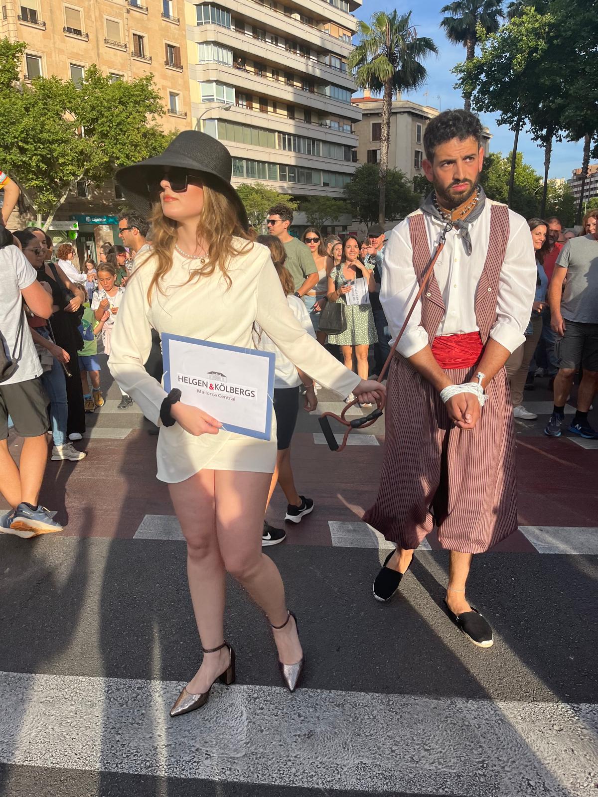 Unas 10.000 personas han salido a la calle en protesta por el mercado de la vivienda y la saturación turística.