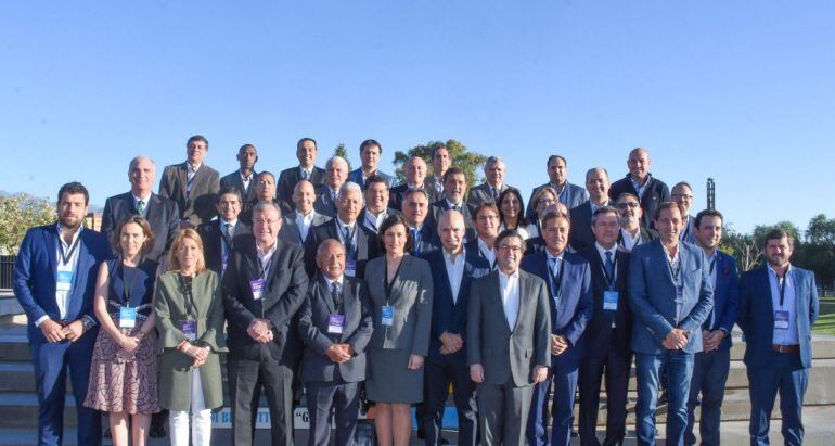 Foto de familia durante la inauguración del III Foro de alcaldes organizado en la ciudad argentina de Mendoza en la que participa Antonio Silván