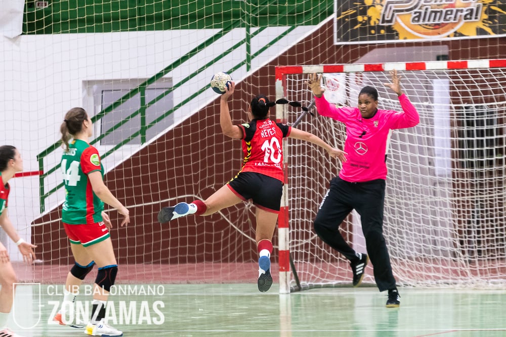 Imagen de archivo de un lanzamiento lanzaroteño en uno de los partidos disputados en San Bartolomé.