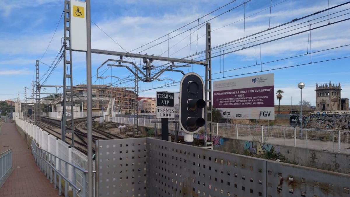 Detenido por amenazar con un cuchillo a viajeros en una estación de metro de Valencia
