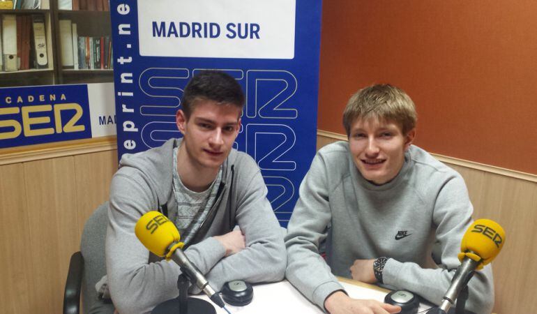 Víctor Moreno (d) y David Cuellar tienen 18 años y han debutado este año en ACB