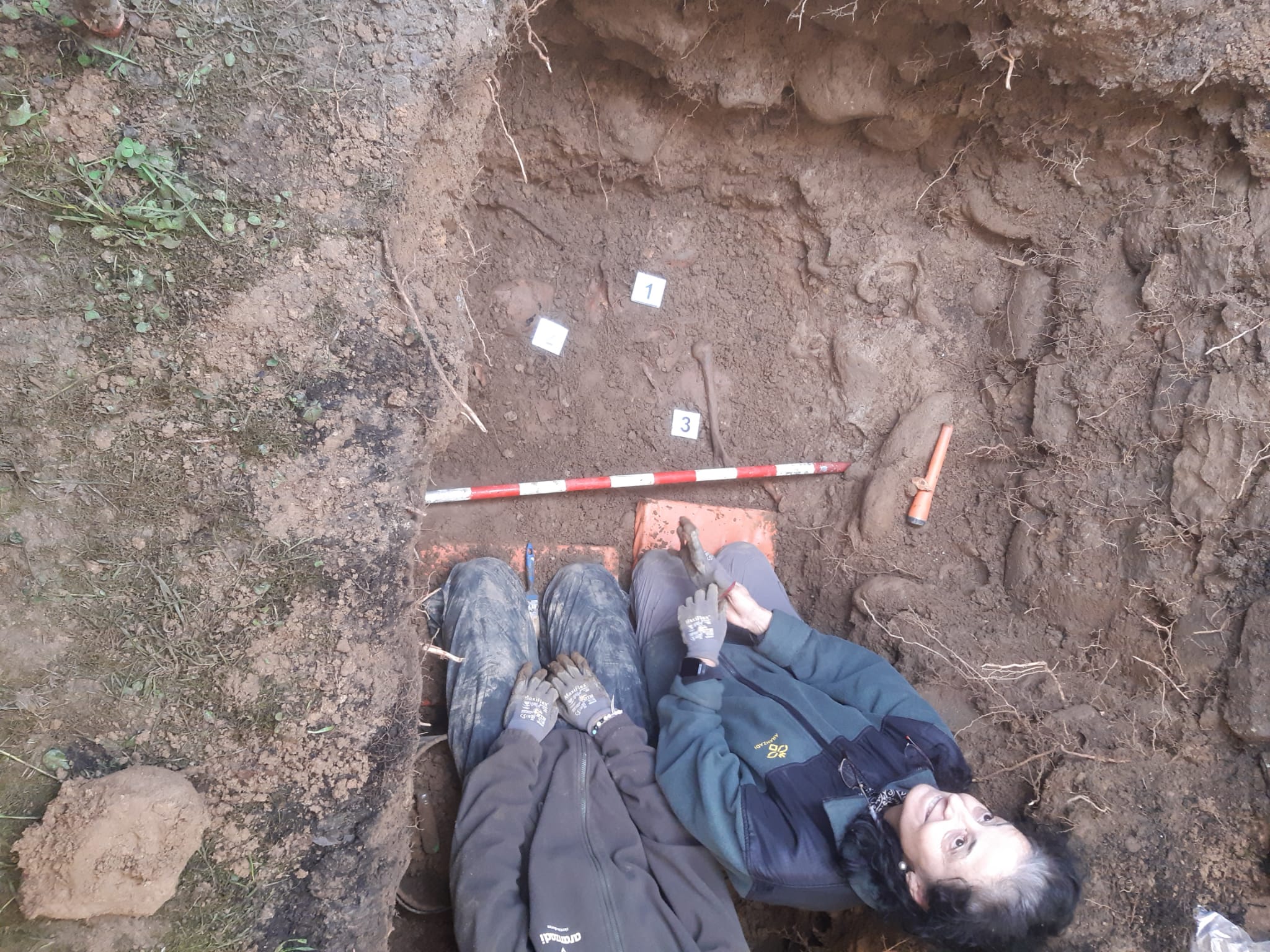 Pruebas de huesos que han hallado en las investigaciones en Mirones