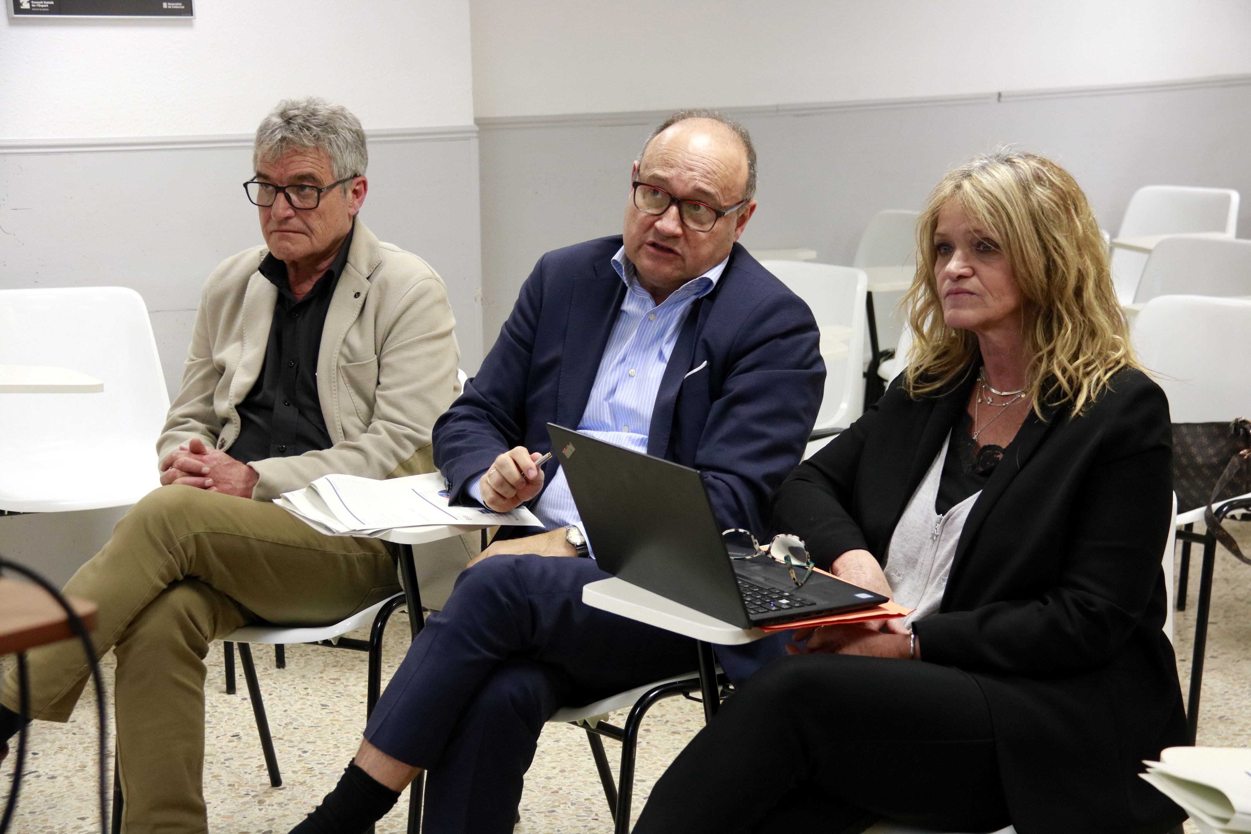 Al mig de la imatge, Albert Melià Roset, director general de l'Agència Catalana del Consum, ahir a Lleida. Foto: ACN.